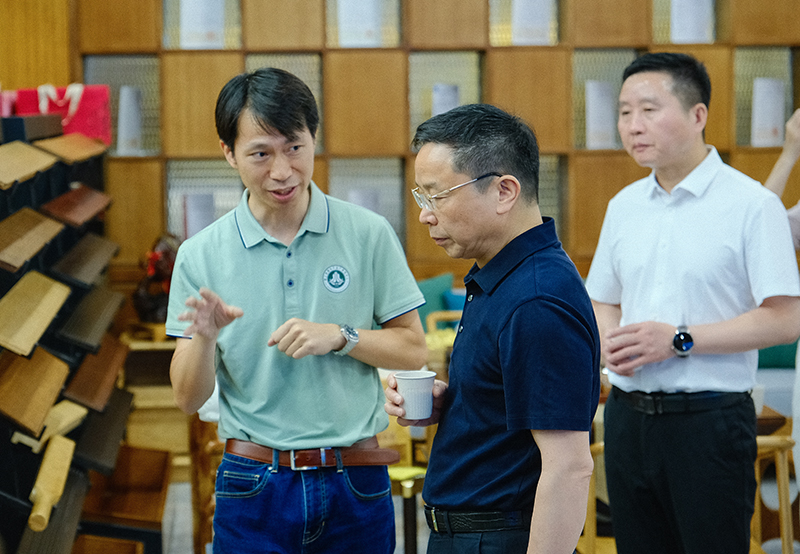 湖南省林业局党组书记、局长吴剑波一行了解竹产品相关情况